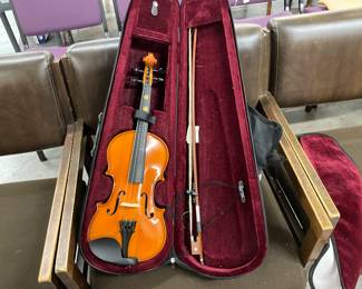 Mendini by Cecilio Violin in Case