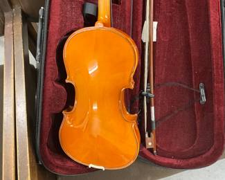 Mendini by Cecilio Violin in Case