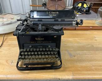 L.C. Smith & Corona Super Speed Manual Typewriter