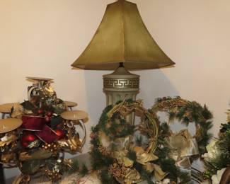 Christmas center pieces, table lamp.