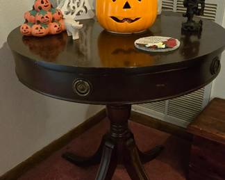 Antique Drum Table - 2 Angels - Pumpkins