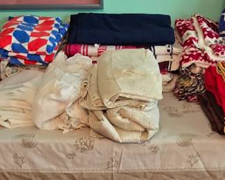 Blankets - Linens