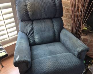 Recliner no signs of soil or wear