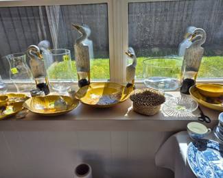 Set of 4 wood birds, clear glass service ware, 4 pottery service pieces