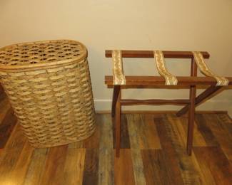 Handwoven Wicker Laundry Basket/Folding Wooden Luggage Stand 