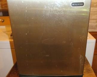 Whynter Stainless Steel Built-In Ice Maker