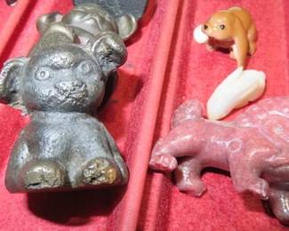 Miniature Griswold Cast Iron Pup Paperweight, Foo Dog /Miniature Bunny Figurines