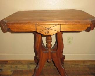 Antique Eastlake Renaissance Revival Walnut Wood Parlor Table