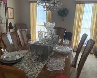 6 chair Dining Room  Table with leaf 