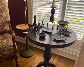 Larger pedestal table