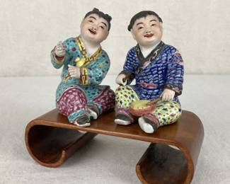 19th Century Pair of Famille Rose Chinese Figures