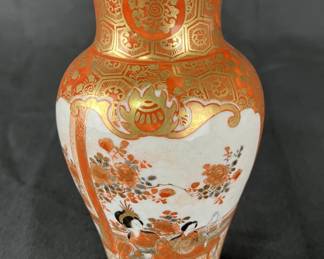Small Japanese Kutani Vase, Late 19th Century