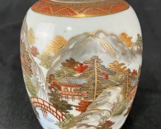 Small Japanese Kutani Vase