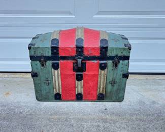 5 VintageDomeTopSteamerTrunkRedGreenEmbossedTinwTray