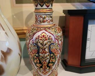 MARBLE DECORATIVE VASE WITH MEENAKARI ARTWORK