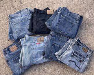 Urban Pipeline 34x32, Old Navy Painter 38x30, Wrangler 38x30, Aeropostale 36x34 , Faded Glory 36x30, Faded Glory 36x30 , Canyon River Blues 38x30, Lee Carpenter Dungaree 38x34 Jeans!