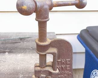 Vtg The Nye Co Chicago Bench Pipe Clamp!