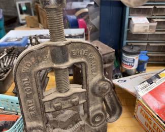 Vtg Erie Tool Works Cast Iron Pipe Vise!