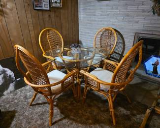 Vintage glass top table and 4 chairs. Excellent condition!!