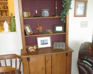 Country Style Pine Hutch