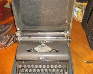 Antique Royal Typewriter
