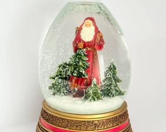 11 HallmarkFatherChristmasMusicalSnowGlobe