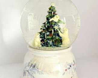138 PfaltzgraffChristmasTreePolarBearsSnowGlobe