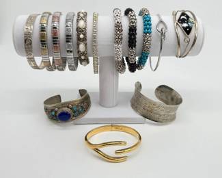 46 CostumeJewelryMixofBracelets