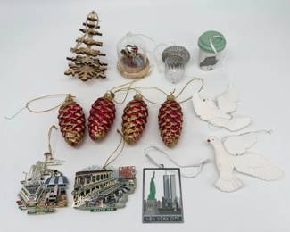 161 MixofDecorativeChristmasOrnaments
