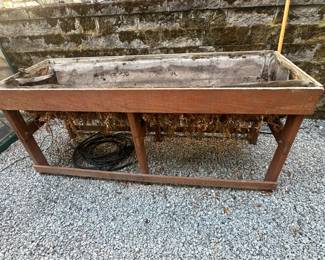 Elevated planter box