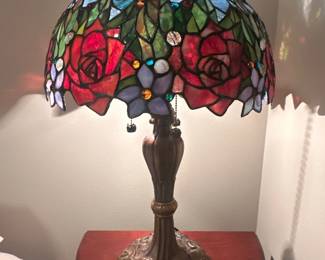 Tiffany style table lamp, lit