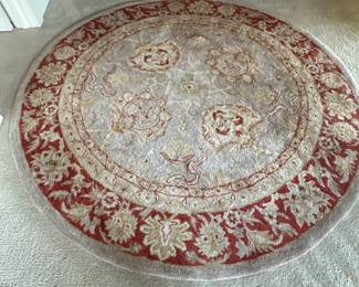 Round decorative rug