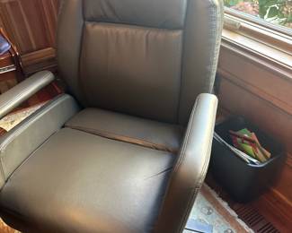 Executive desk chair