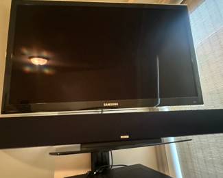 Samsung TV with mount soundbar