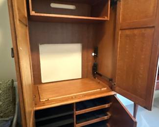 Armoire open