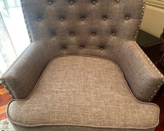 Armchair with tufted back