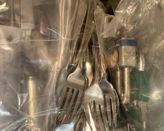 Sets of flatware