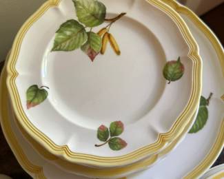 Set of Villeroy and Boch Parkland from the Country Collection.