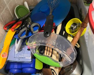 Many handy utensils