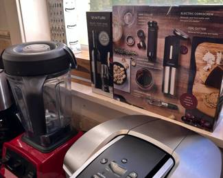 Small kitchen appliances.