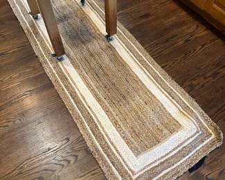 Jute runner.