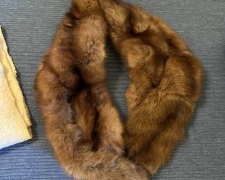 Fur collar.