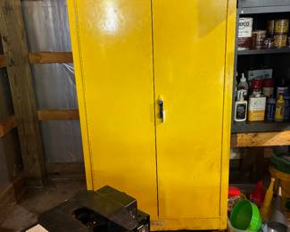 Chemical storage shelf