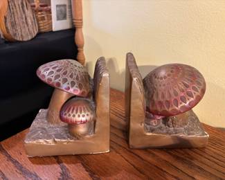 Mushroom bookends