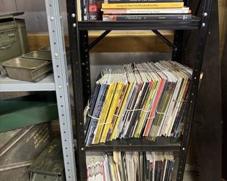 Tons of woodworking magazines & assorted subject workshop books