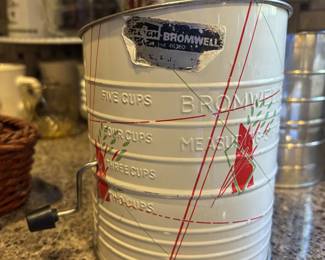 Flour sifter