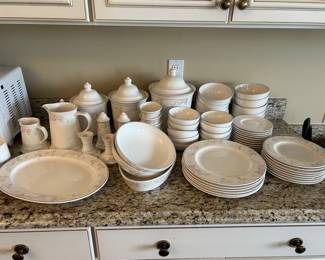 Pfaltzgraff Dish Set