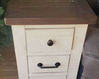 ofran Madison County Harris Power Chairside Table in vintage white