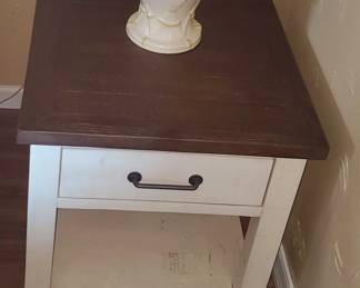 Hillsdale Lancaster Farmhouse 1-drawer nightstand in ivory with a knotty oak top