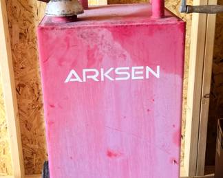 Arksen 30-gallon portable gas caddy, also known as a fuel storage tank.
